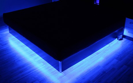 RGB-Strip LED-Beleuchtung fr Wasserbett Podest